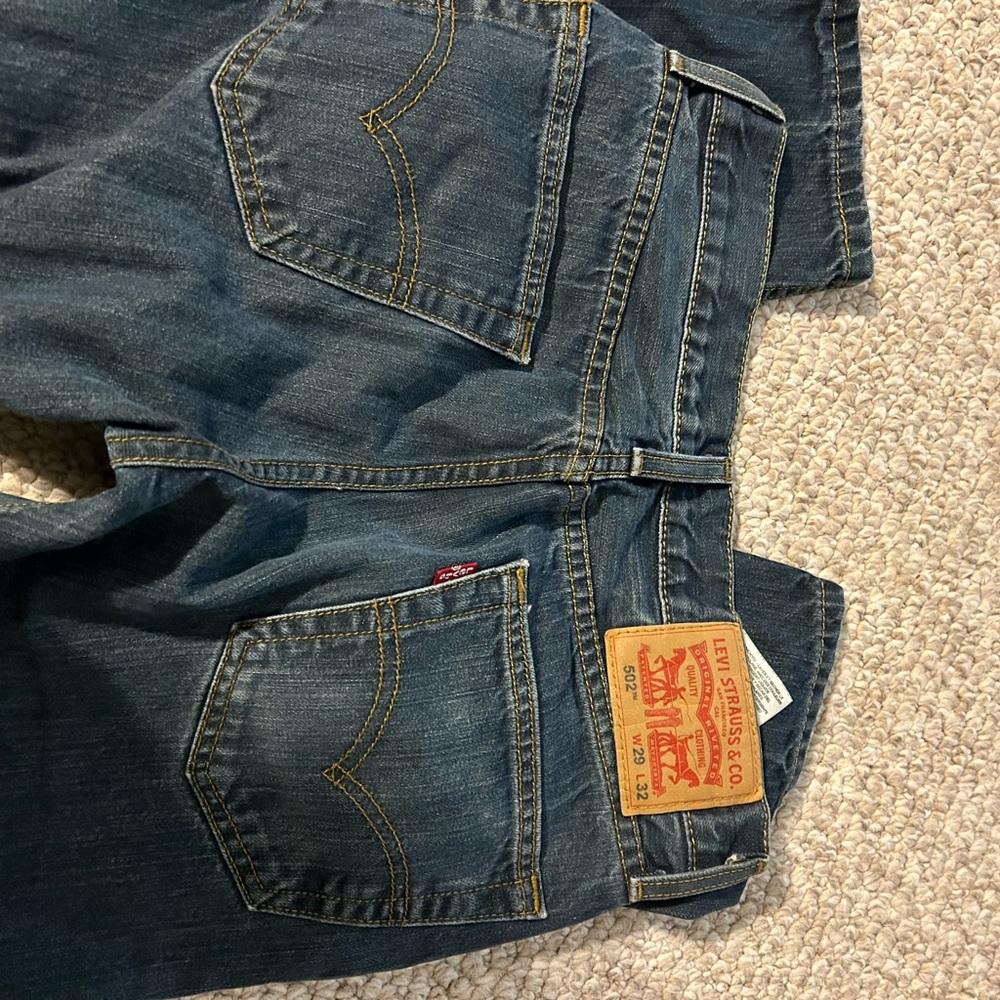 Levi’s 502 Jeans